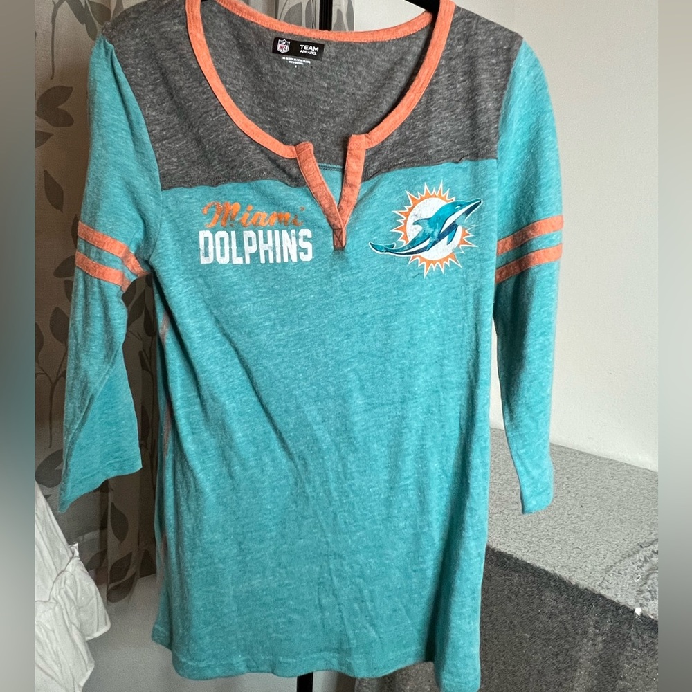 5 for $20 🌹 Dolphins 🐬 football team women’s T-shirt M